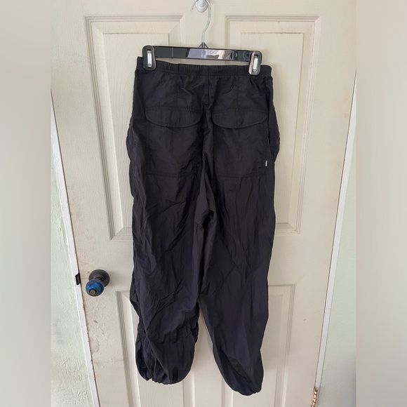 Aritzia TNA Black Relaxed Fit Lightweight Drawsyting Elastic Waist Pockets - Picture 5 of 6